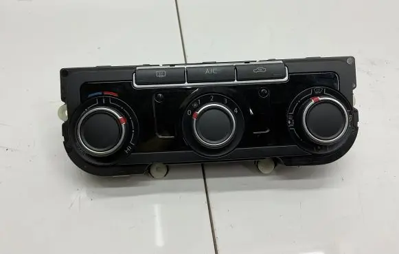 Volkswagen Jetta VI Climate control unit 1K8907426