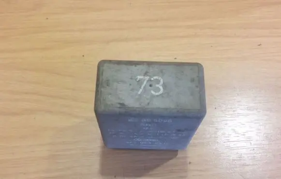 Volkswagen PASSAT B5 Other relay 443953233