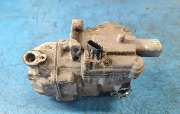 Toyota Prius (XW30) Air conditioning (A/C) compressor (pump) 8837047060