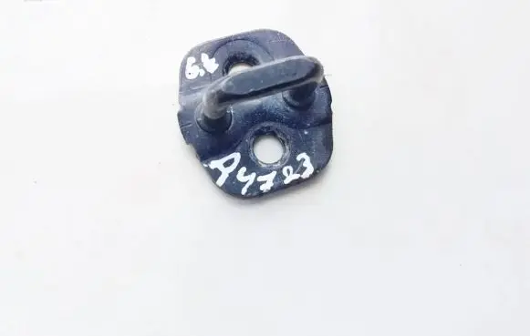 Nissan Qashqai+2 Rear door lock loop/hook striker 