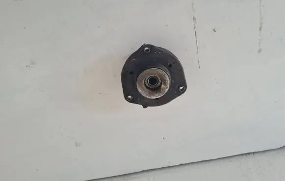 Volkswagen Golf V Front upper strut mount 