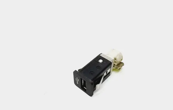 BMW 5 E60 E61 USB socket connector 9167196
