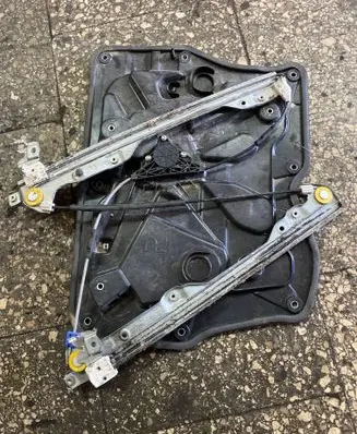Nissan X-Trail T31 Front door window regulator with motor 80774JG