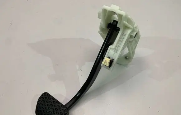BMW 4 F36 Gran coupe Brake pedal 6876798