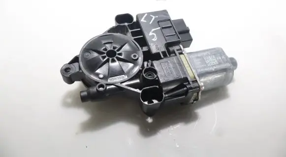 Volkswagen Polo VI Rear door window regulator motor