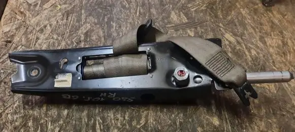 Volvo S80 Front seatbelt 39811483
