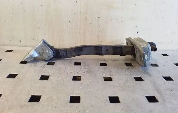 Suzuki Grand Vitara II Rear door check strap stopper