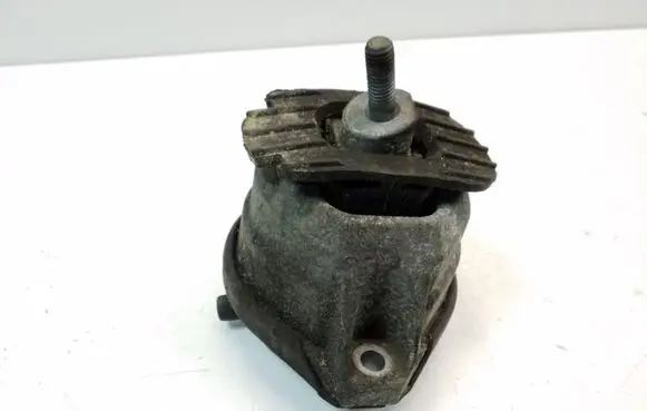 BMW 5 E60 E61 Engine mount bracket 6769874