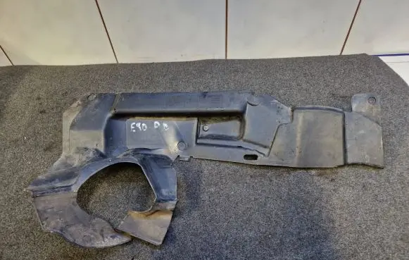 BMW 1 E82 E88 Front underbody cover/under tray 7131712