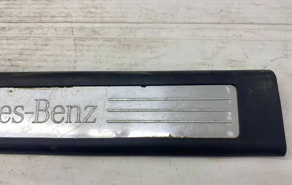 Mercedes-Benz ML W164 Front sill trim cover A1646803435