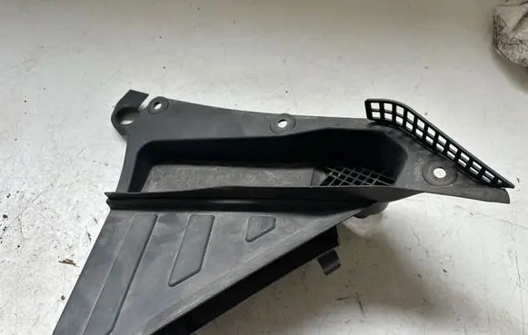 BMW 5 GT F07 Wiper trim 10808611