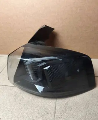 Peugeot 5008 Rear/tail lights 9836231580