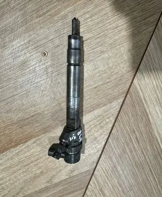 Mercedes-Benz E W211 Fuel injector a6480700287