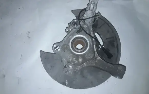 Front wheel hub