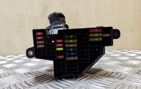 Volkswagen Golf VI Fuse module