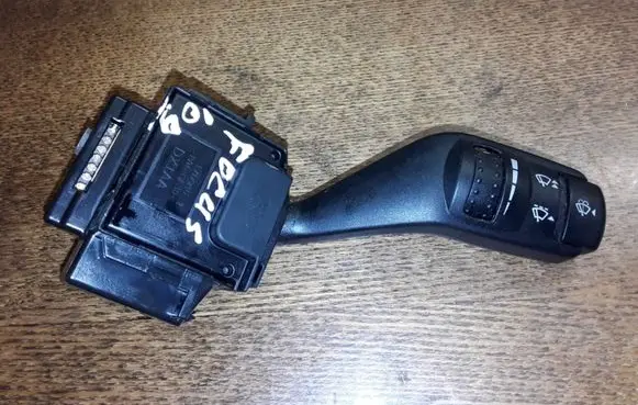 Ford Focus Wiper control stalk 17D940