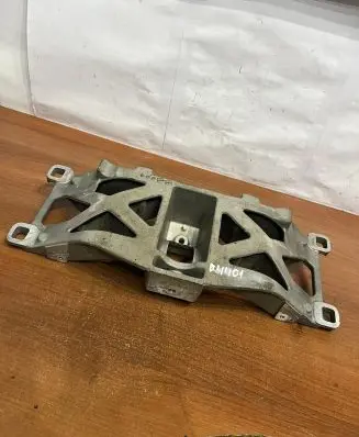 Jaguar XF X250 Engine mounting bracket CX235060AA D4401