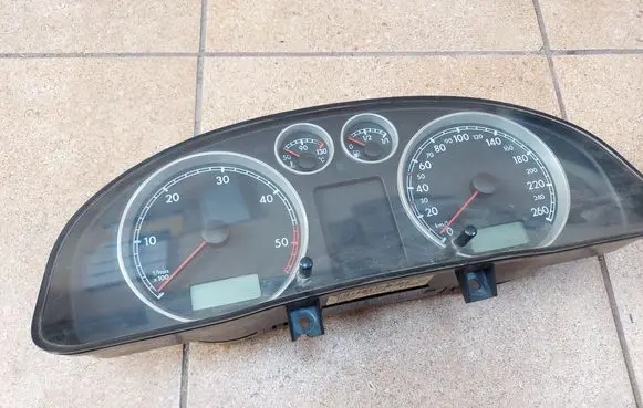 Volkswagen PASSAT B5.5 Speedometer (instrument cluster) 3B0920807A 270901104222 VWZ7Z0A4292934
