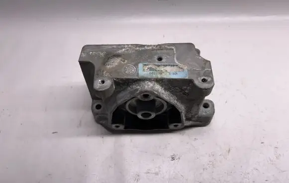 Dodge Durango III Gearbox mounting bracket 68275992AA