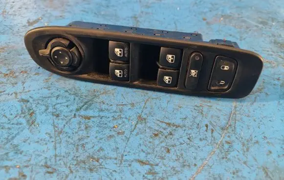 Jeep Compass Electric window control switch 6BZ27LXHAA