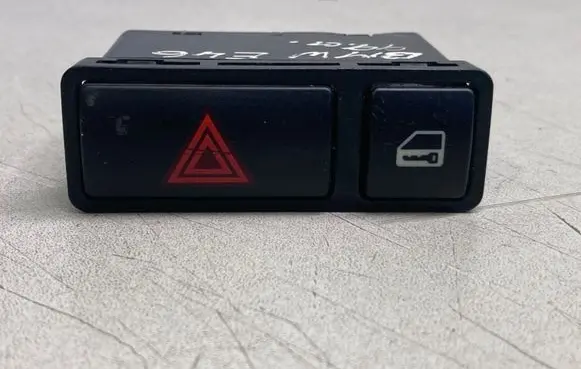 BMW 3 E46 Hazard light switch 8368920