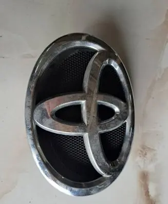 Toyota Avensis T270 Manufacturer badge logo/emblem 7531205030
