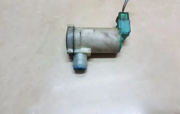 Nissan X-Trail T30 Windscreen/windshield washer pump 2224616A