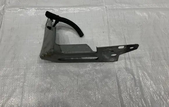 Maserati Grecale Fender mounting bracket