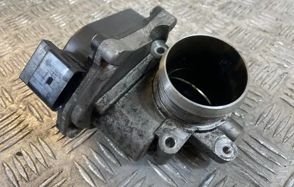Volkswagen PASSAT B7 Throttle valve 03L128063Q 258118882