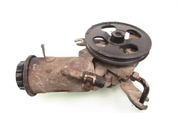 Toyota Yaris Power steering pump