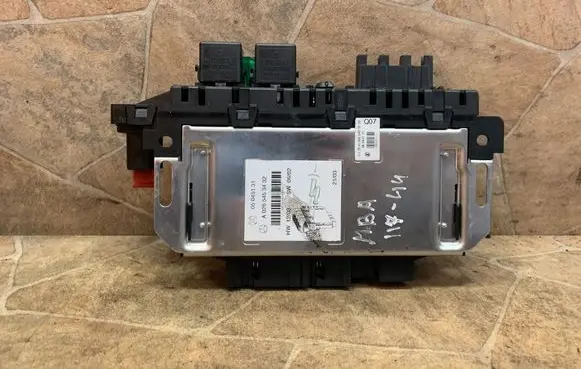 Mercedes-Benz SL R230 Fuse module A0265453432