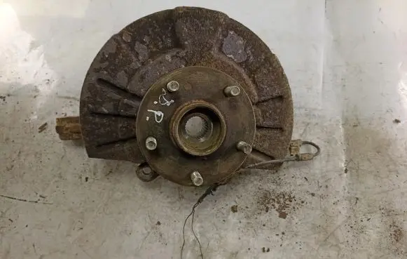 Suzuki Grand Vitara II Front wheel hub spindle knuckle