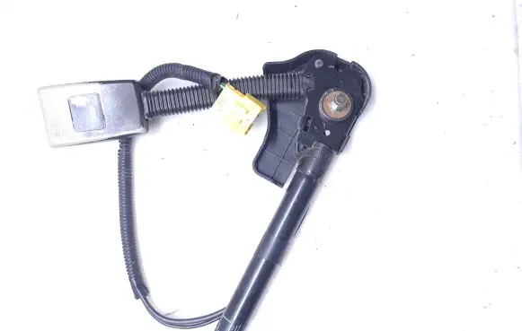 Front seatbelt buckle