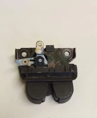 Audi A6 S6 C5 4B Tailgate/trunk/boot lock/catch/latch 4B9827520