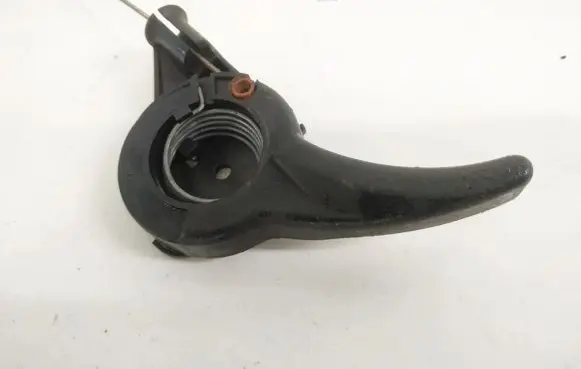 Engine bonnet (hood) release handle