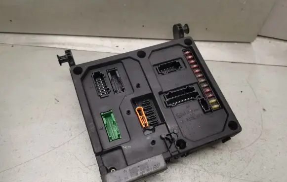 Volkswagen Sharan Fuse module 7M3962258E S110730100D