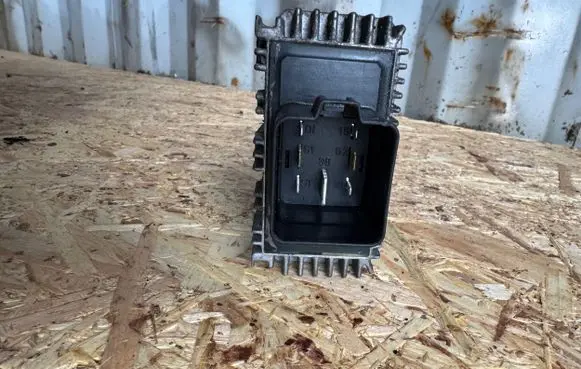 Opel Zafira A Glow plug pre-heat relay 16978160 80066719