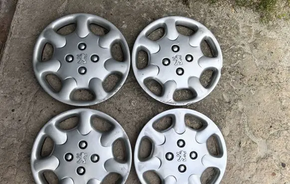 Peugeot 206 R15 wheel hub/cap/trim 9630419677