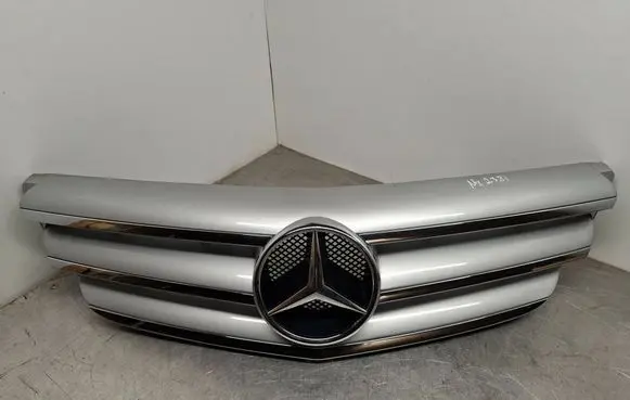 Mercedes-Benz B W245 Front grill A1698800883 A1698880660