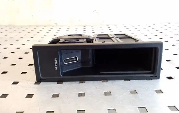 Volkswagen Scirocco Head unit multimedia control 5N0035341B