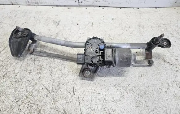 Opel Astra H Front wiper linkage and motor 0390241553
