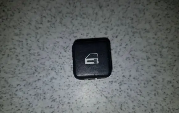 BMW 5 E39 Central locking switch button 8360828