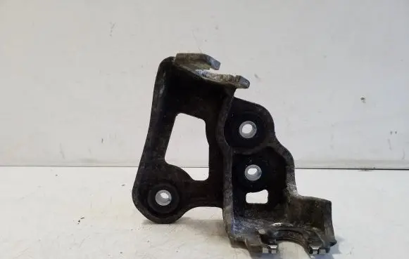 KIA Sportage Gear shift cable bracket 