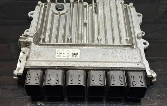 BMW 5 G30 G31 Engine control unit/module 8692961 0261S18703