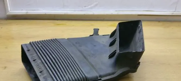 Audi A4 S4 B7 8E 8H Air intake duct part 8E0129617