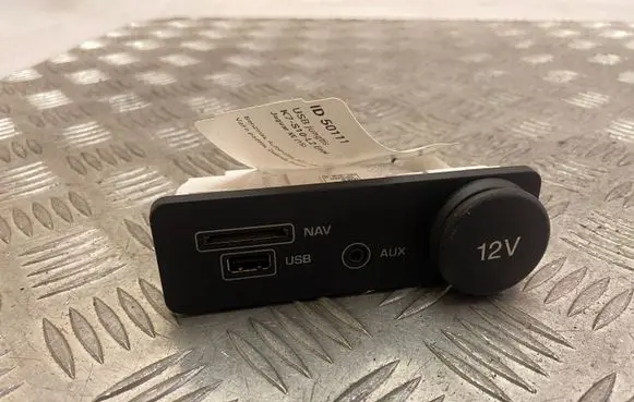Jaguar XE USB socket connector FK7219C166BC