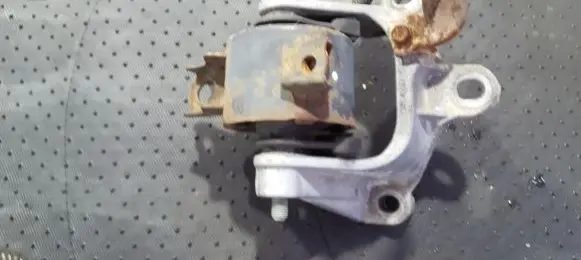 Engine mount bracket