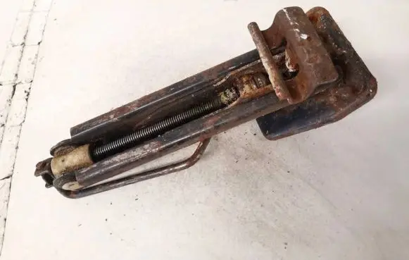 Ford Mondeo MK II Lift Jack 93BB17080CD 93BB-17080-CD