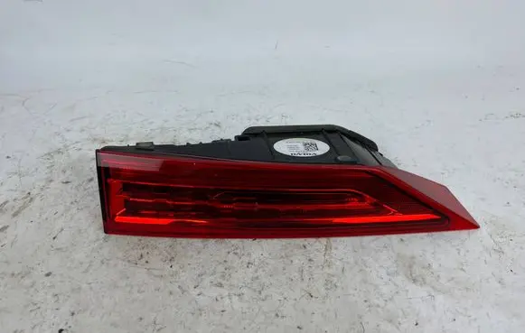 Tailgate rear/tail lights