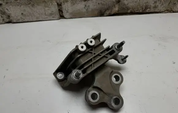 Chrysler Pacifica Gearbox mount P68224742AB